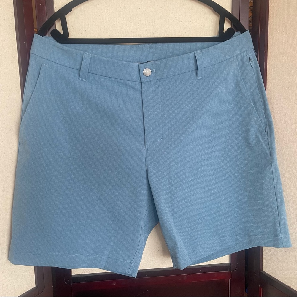 LULULEMON Men’s dress shorts 34 waist